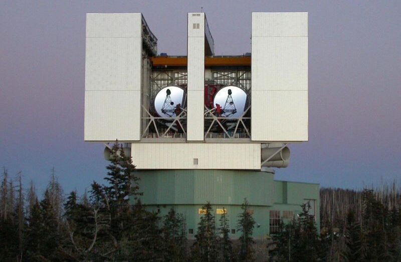 Астрономы обнаружили ископаемую галактикуна расстоянии 3 миллиардов световых лет от нас