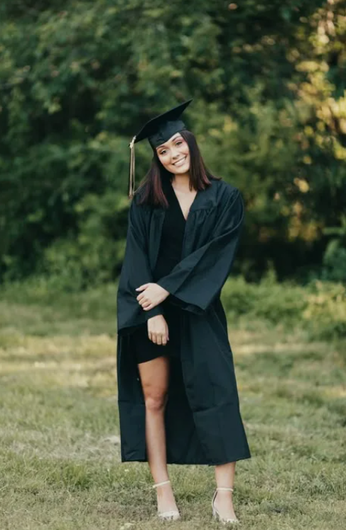 Мантии на выпускной, которые запомнятся на фотографиях Мантии на выпускной, которые запомнятся на фотографиях