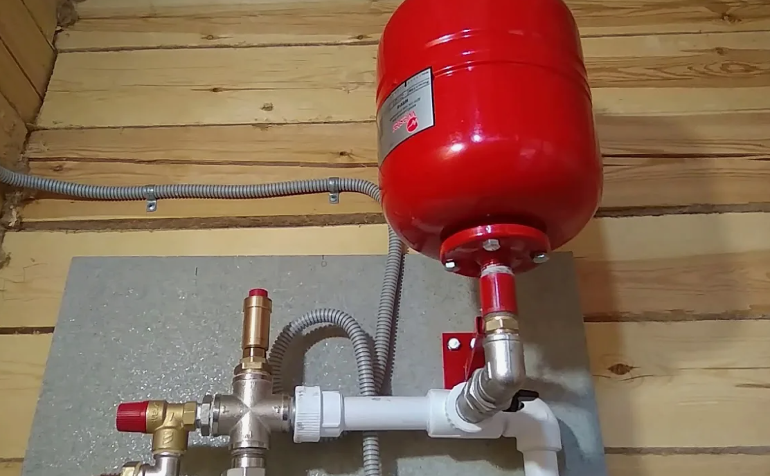 Расширительный бачок в системе отопления - зачем нужен и как подобрать