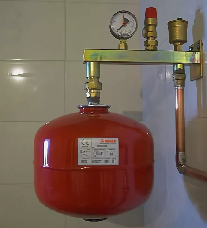 Расширительный бачок в системе отопления - зачем нужен и как подобрать